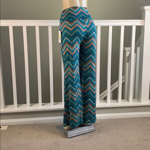 ❤❤ Lili White- flare pants colorful- size Medium - Picture 2 of 7